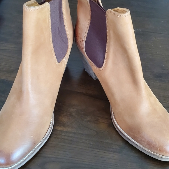 Monk and Lou tan boots - Picture 2 of 2